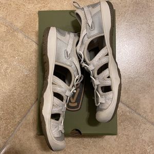 KEEN kids | moxie sandal | silver | US 3